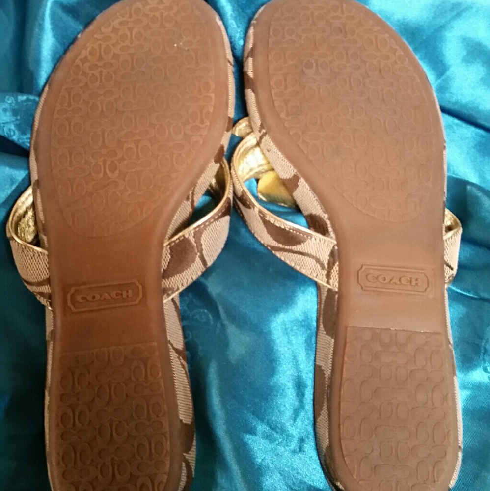 Size 8 coach flip flops - Picture 2 of 4